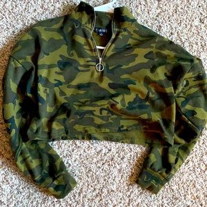 LONG SLEEVE CAMO COLLAR UP ZIP DOWN
